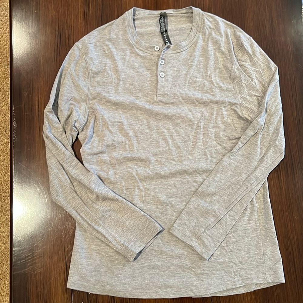 *Last call!* EUC Lululemon Men’s LS Henley Heathered Green Size XS